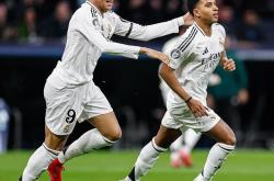 包含阿贾克斯迎战皇家马德里，力争晋级下一轮的词条