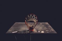 巴特勒迎来十赛季出色发挥，阿森纳观众热烈欢呼！赢得满堂喝彩