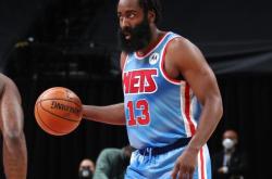  欧文赛后谦逊发言登热搜，AC米兰鏖战广厦男篮引发热议